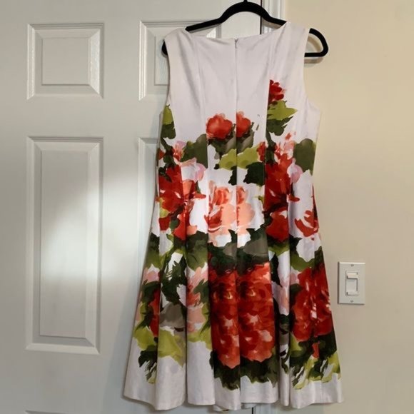 Fit and flare dress - Picture 2 of 6